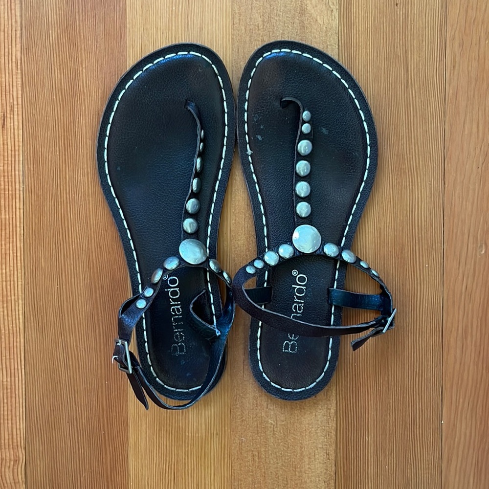 Bernardo brown sandals with silver detail. Size 9.